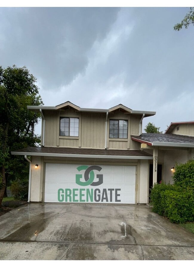 Building Photo - 3517 Woodglen Dr Unit 3517 Woodglen Dr.  B