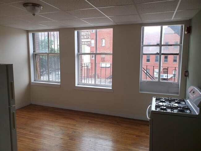819 Elm St Unit 9