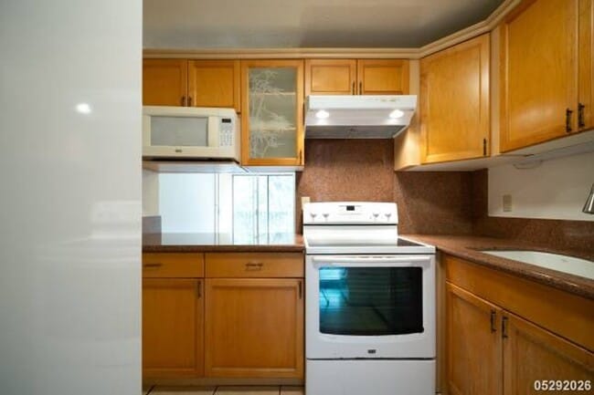 Photo - $2,550 / 2br - 793ft2 - Maintained and Freshly Painted 2BR/1BA/2PKG unit in Waikalani Woodland (M...