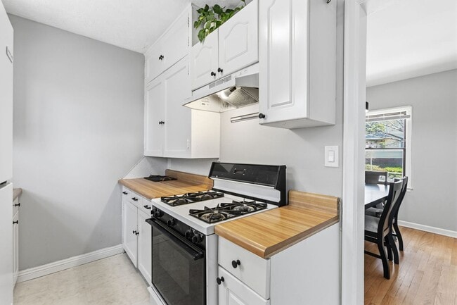 Photo - 4901 Farnam St Unit 300 S. 49th Street