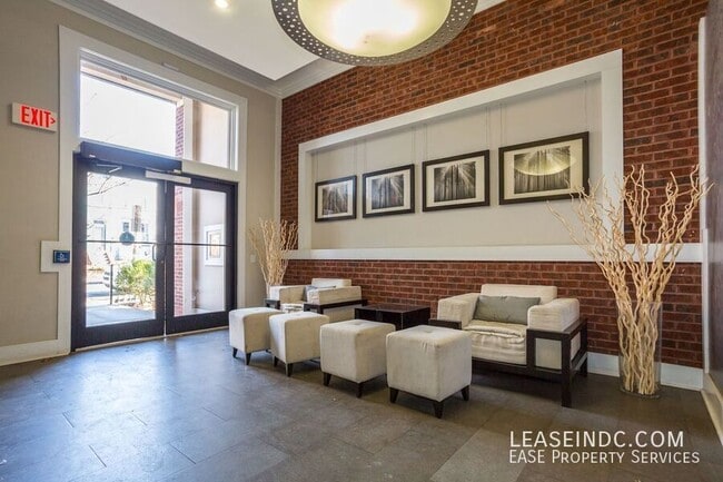 245 15th St SE Unit 201