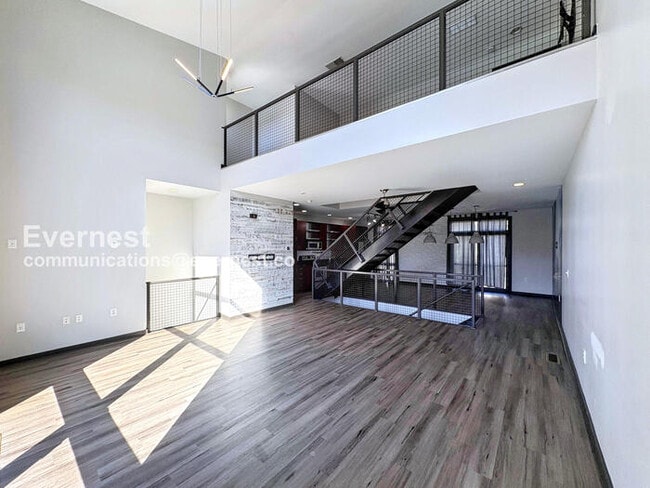 Photo - 1273 MacKintosh pknw