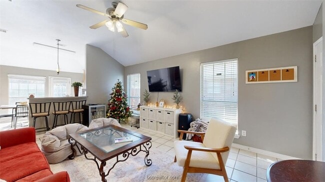 Photo - 806 Azalea Ct