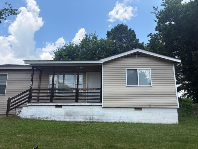 Building Photo - $1,500 Move-In Special