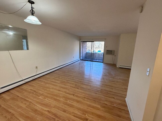 Photo - 565 Talcottville Rd