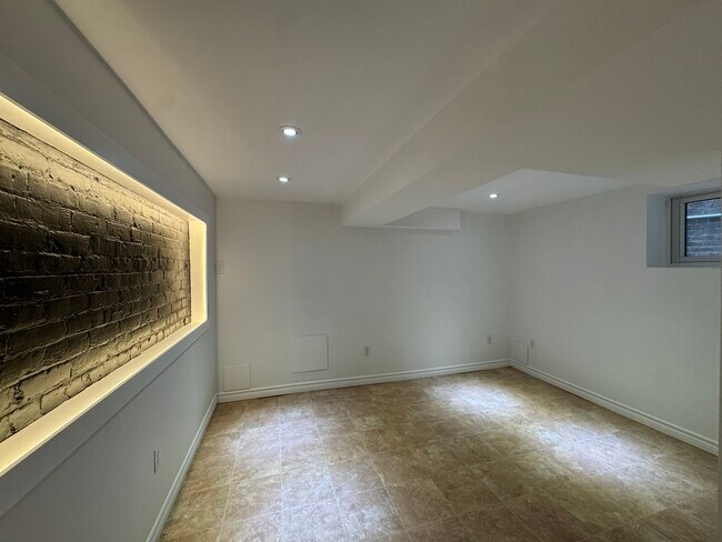 Photo - 310 Riverdale Av