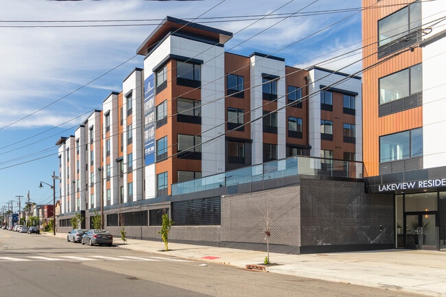 Photo - 305 Lakeview Apartments
