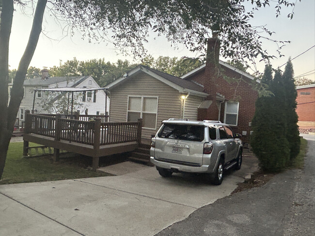 Photo - 617 Perry St Unit B