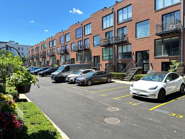 Photo - 1022 W Grace St Unit J03P