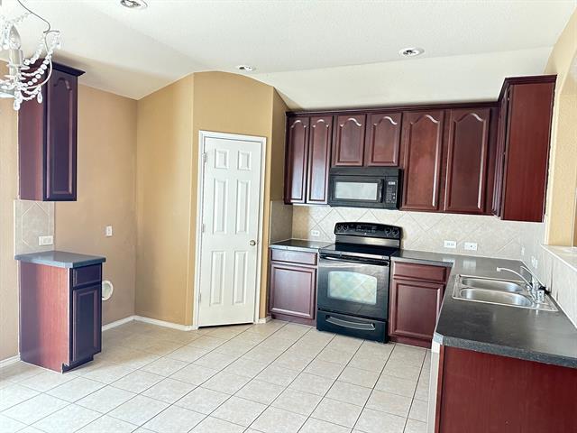 Photo - 590 Arthur Dr