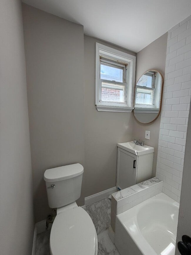 Photo - 2934 N Taylor St