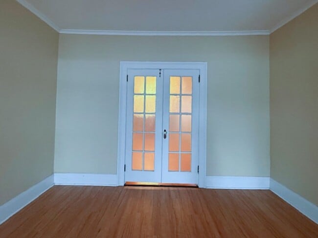 Photo - 30-32 Sherman St - Lakefront Living, Right in the Heart of Burlington Unidad 32-1