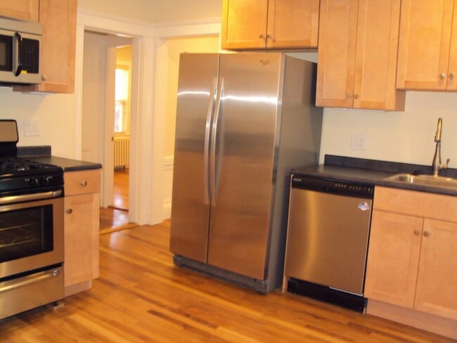 Building Photo - 21 Saint Peter St Unit 2