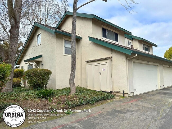 Charming 2-Bed, 1.5-Bath End-Unit Condo in... - Charming 2-Bed, 1.5-Bath End-Unit Condo in...