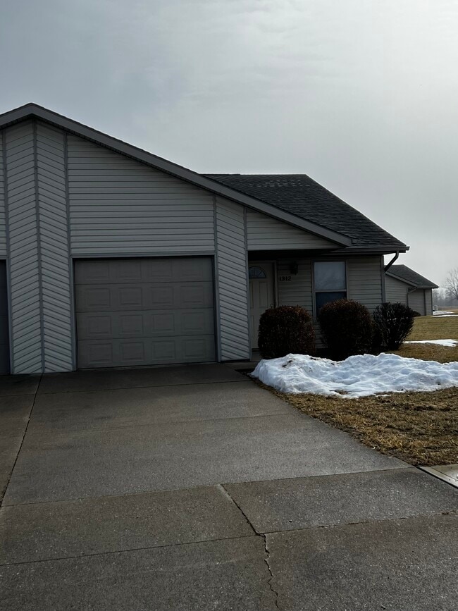 Building Photo - 1312 Tully Dr Unit 1312 Tully