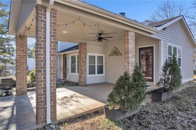 Photo - 225 S Park St