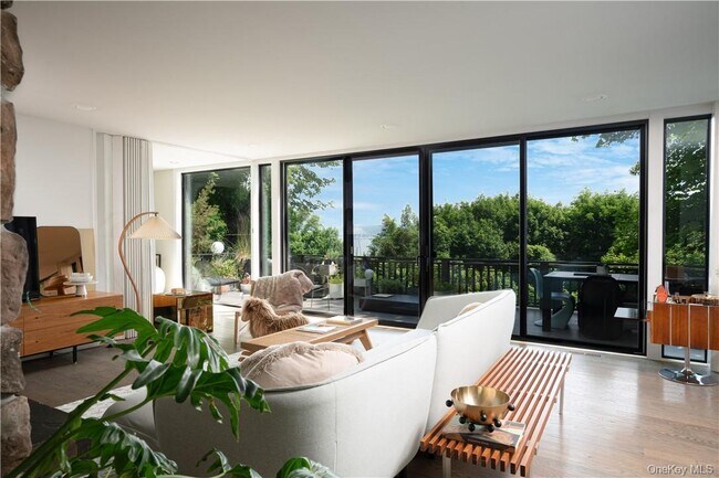 Photo - 185 Tweed Blvd