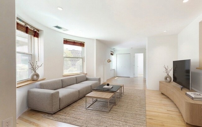 Photo - 102 Gainsborough St Unidad 204E