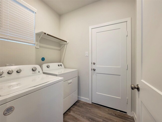 Photo - 16954 Pandora Wy