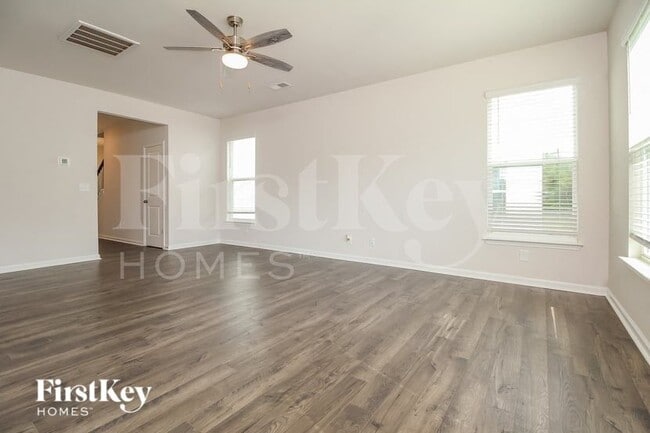 Photo - 302 Ashborne Ln
