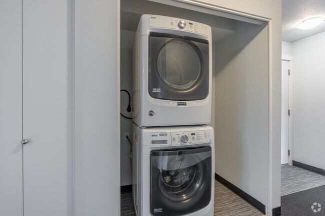 3BR, 2BA - 1,081SF - Laundry