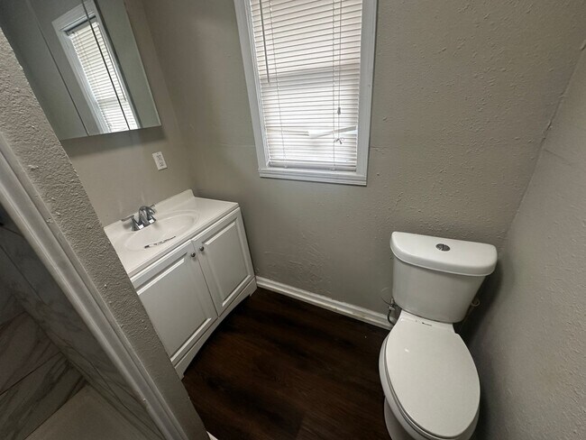 Photo - 1015 Sixth Ave