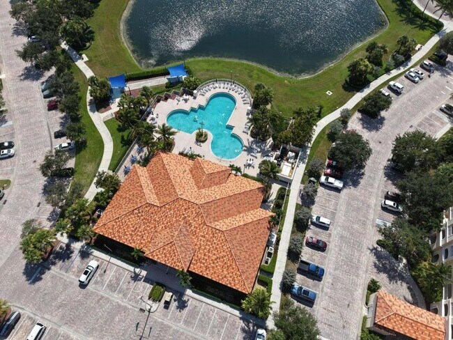 Photo - 27 Harbour Isle Dr W Unit 106