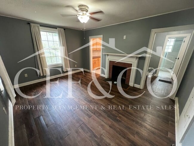 404 Gentry St