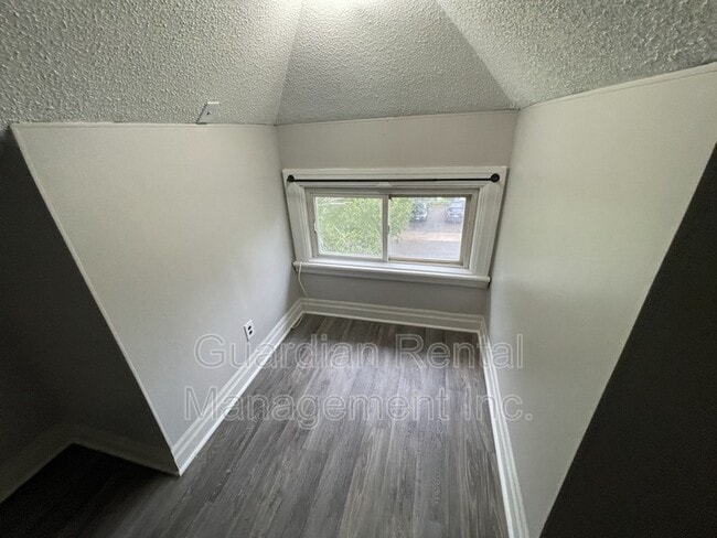 Photo - 339 Marks St N Unit Apt 3