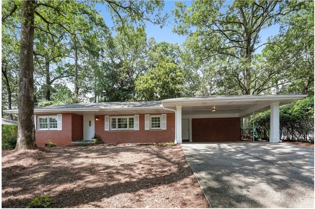 1594 Boulderwoods Dr SE