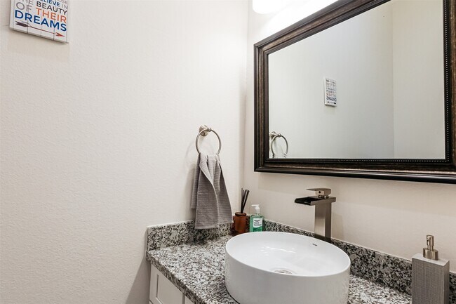 Photo - 5205 Bataan Rd Unit B