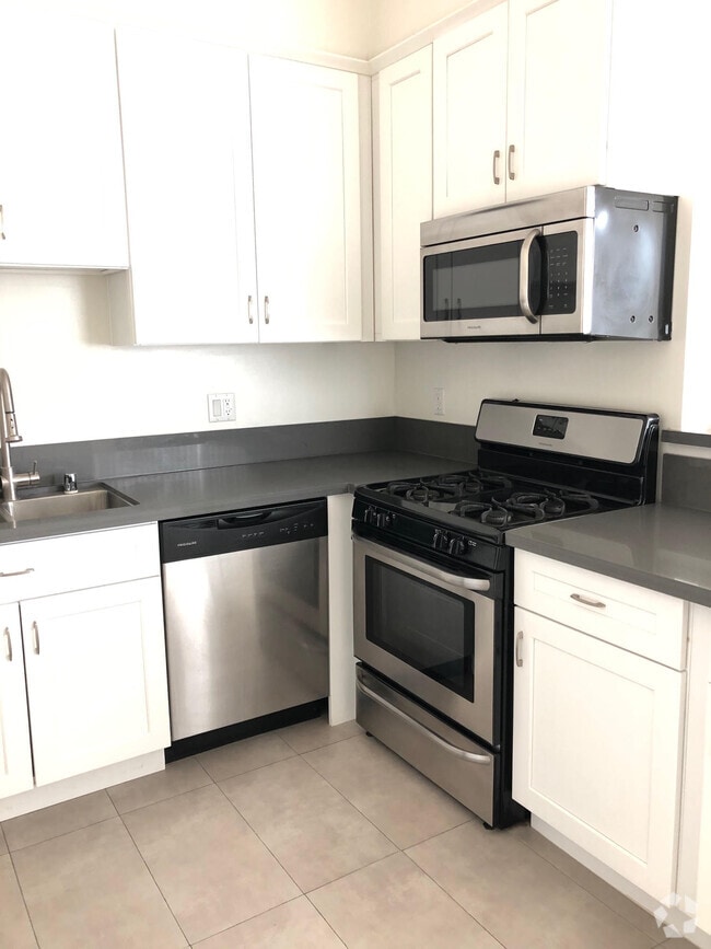 Building Photo - 6844 Woodman Ave Unit 208 Rental