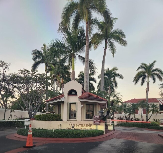 Building Photo - 20005 NE 3rd Ct Unit 6