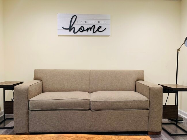 Ideal como habitación de invitados, oficina personal o estudio creativo. Fácilmente personalizable para adaptarse a un estilo de vida flexible. - 2337 Ashmel Ct SW Unidad Ashmel Inn Apartment