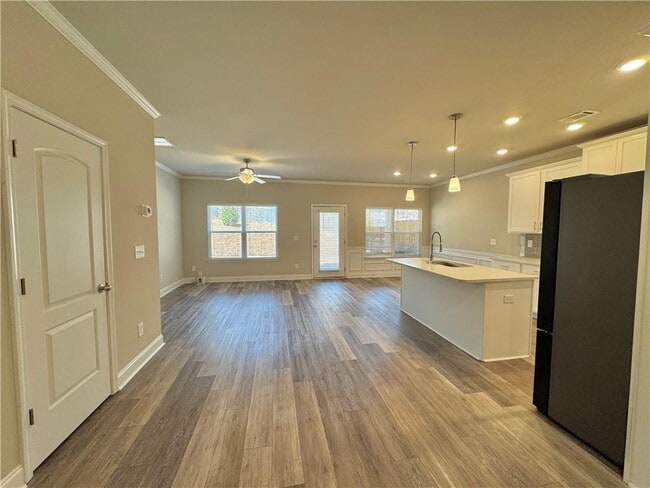 Photo - 214 Rockfern Ter