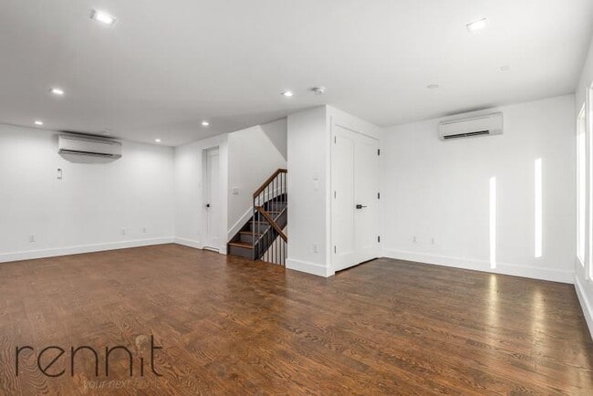Photo - Kent Avenue, New York, NY 11249 - 4 BR 3 BA house