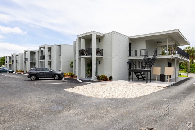 6001 S Dale Mabry Hwy Tampa, FL - South Dale Villas