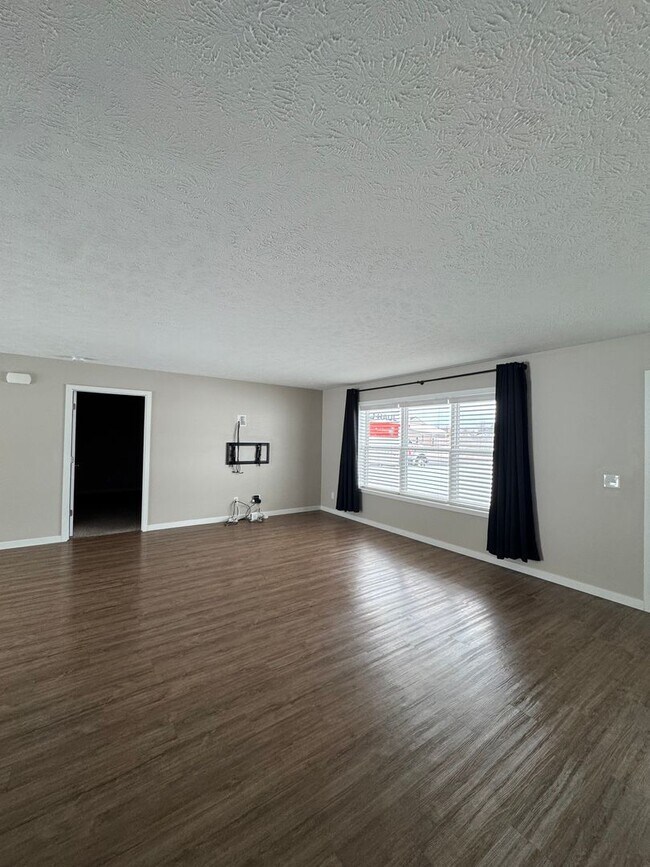 Photo - Modern Ranch Living in Heritage Estates