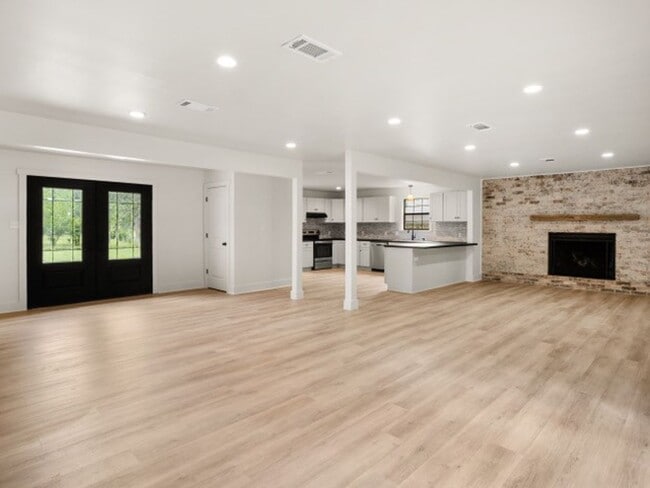 Photo - 100 Franklin St