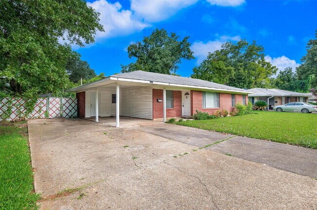 Photo - "Charming 3-Bedroom Bossier City Home with Gleaming Hardwood Floors!"