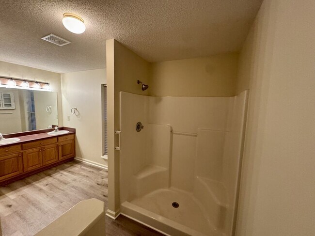 Photo - 863 Woodland Dr