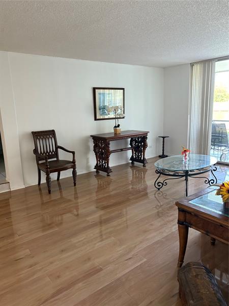 Building Photo - 3750 Inverrary Dr Unit 1W