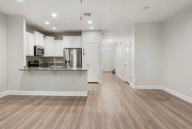 Photo - Welcome to 1881 Point Dr.!