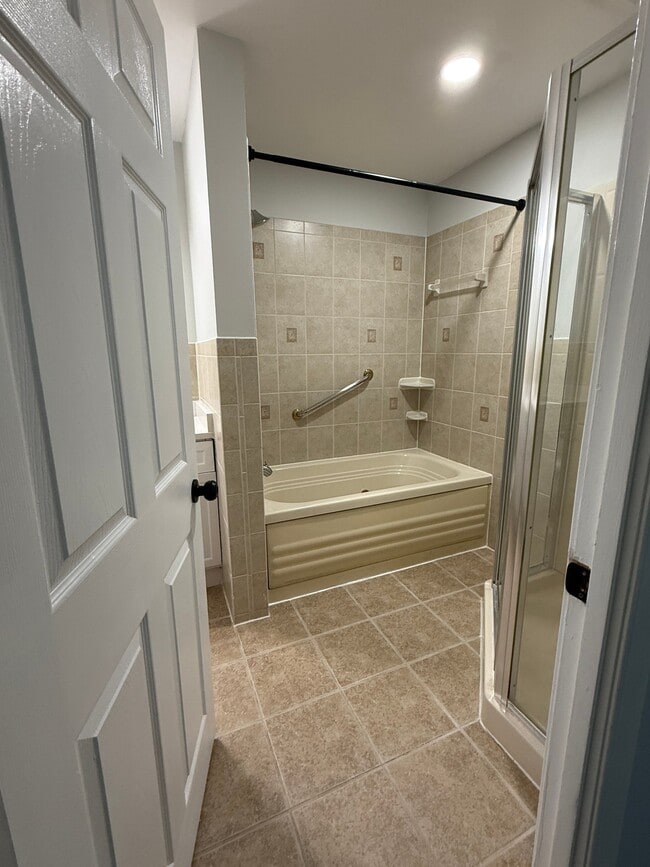 Photo - 5511 Henderson Way