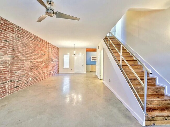 Photo - Stylish Two Story Townhome in the Cedars District of Dallas