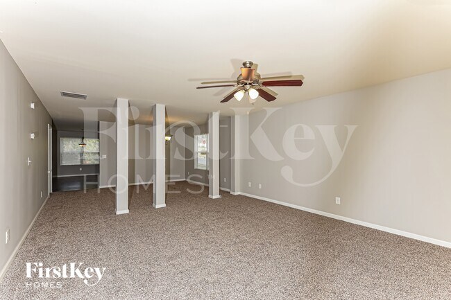 Photo - 45 Riviera Dr SE