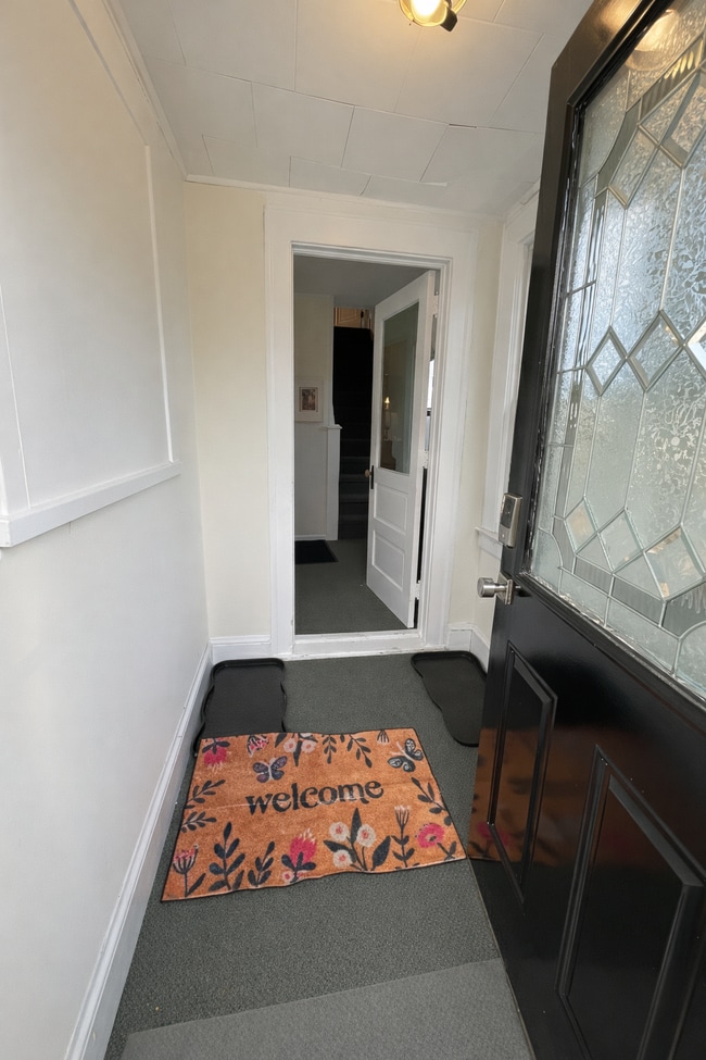 Foyer - 131 Livingston Ave