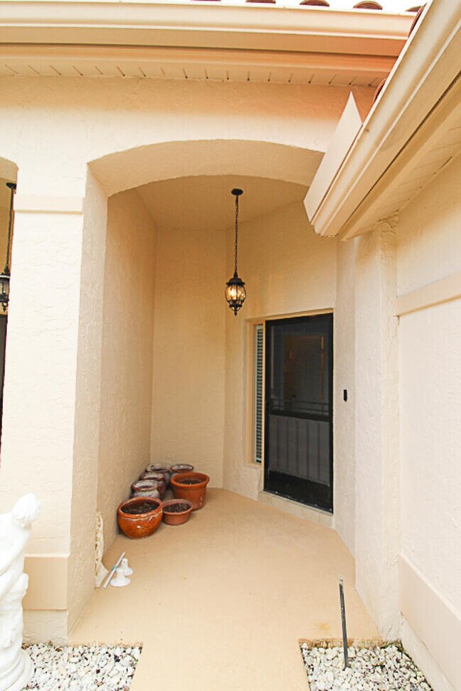 Photo - 886 Windermere Way