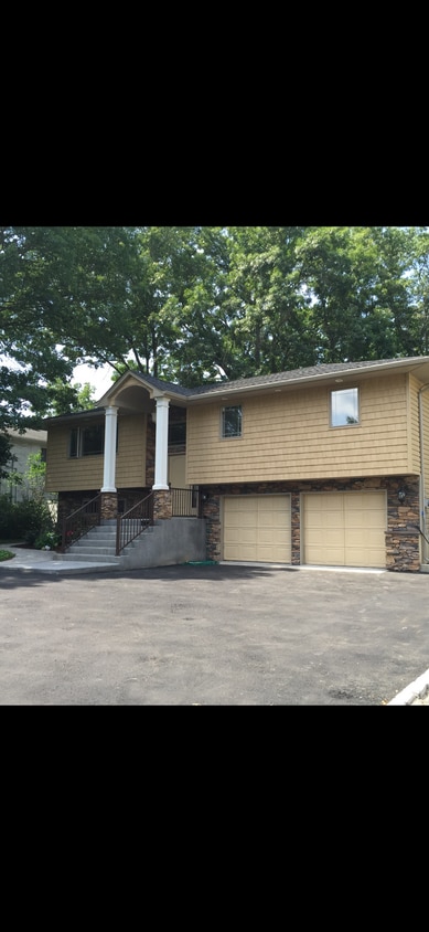 Photo - 717 Old Bethpage Rd (Old Bethpage, NY)