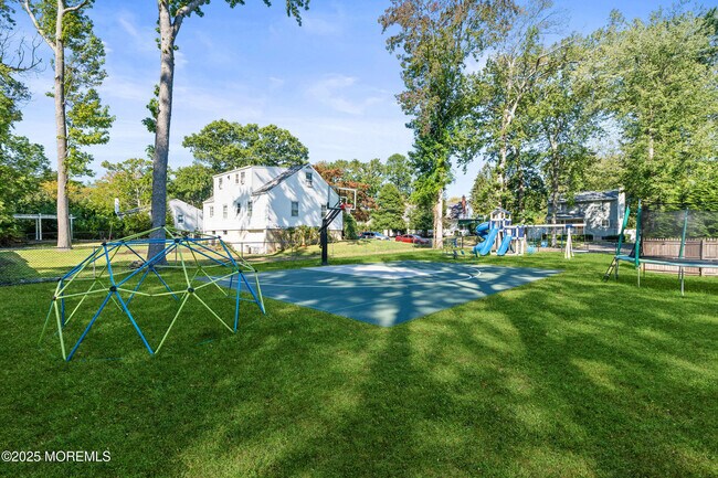 Photo - 437 Redmond Ave